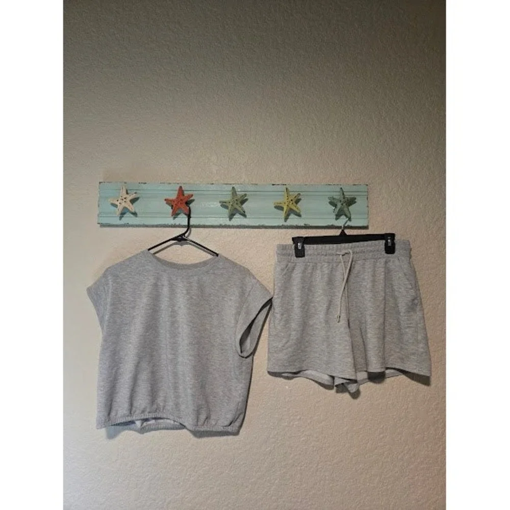 Alo Yoga Womens Heather Grey French Terry Crop Sweatshirt and Shorts Set Large